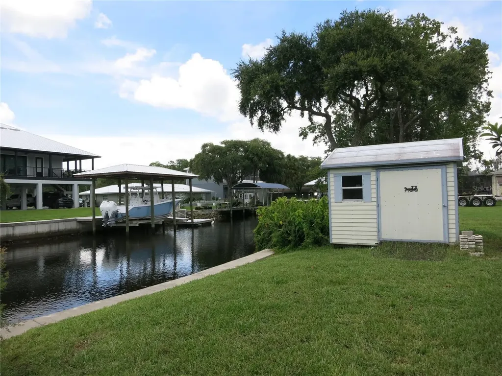 3896 N Seminole Point Crystal River FL 34428