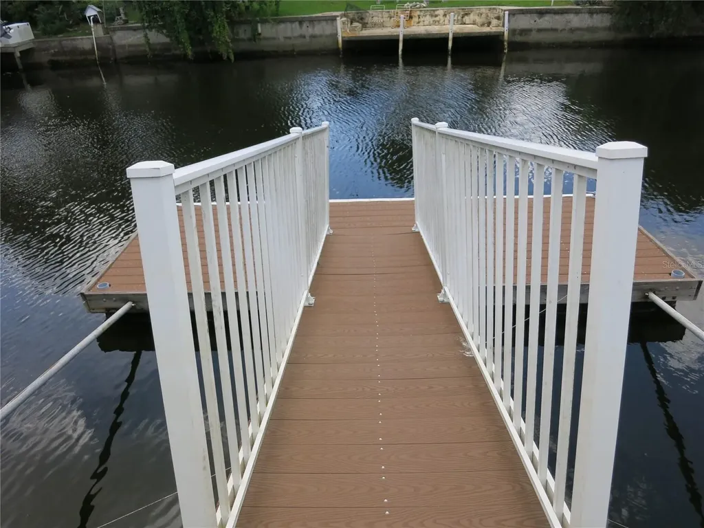 3896 N Seminole Point Crystal River FL 34428