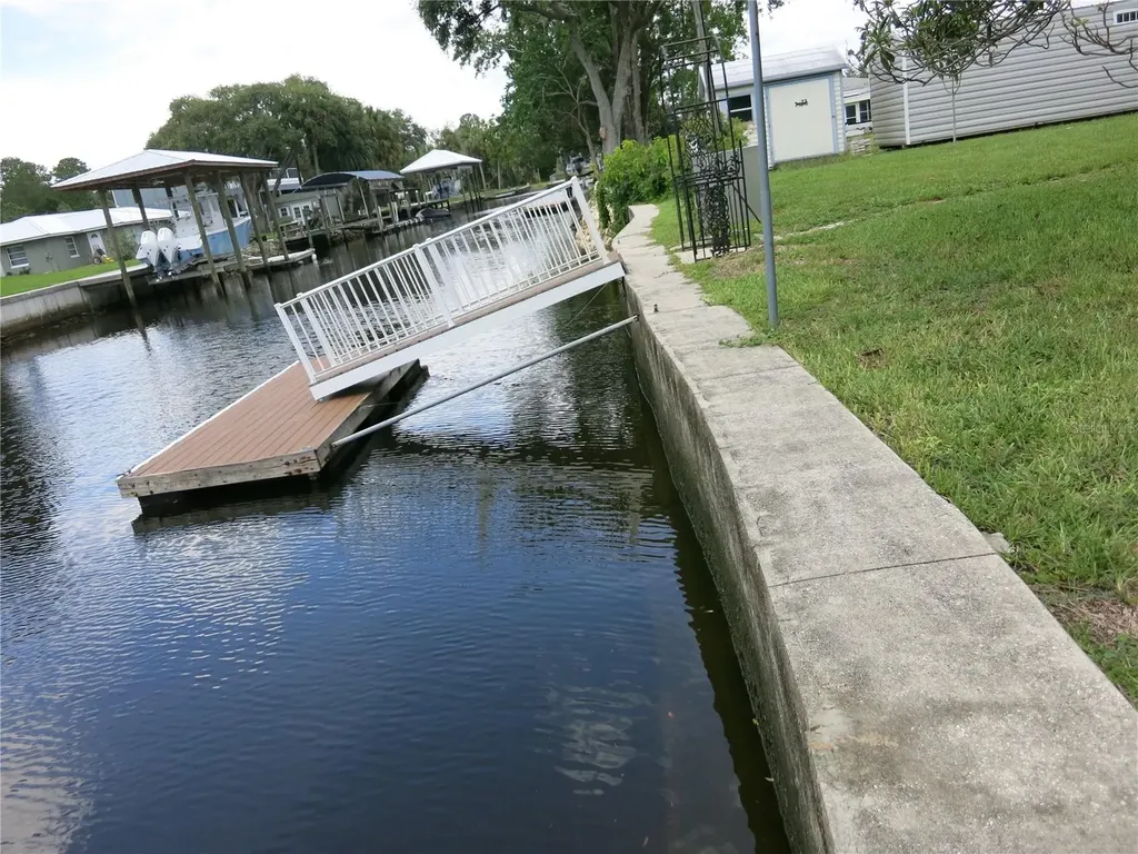 3896 N Seminole Point Crystal River FL 34428