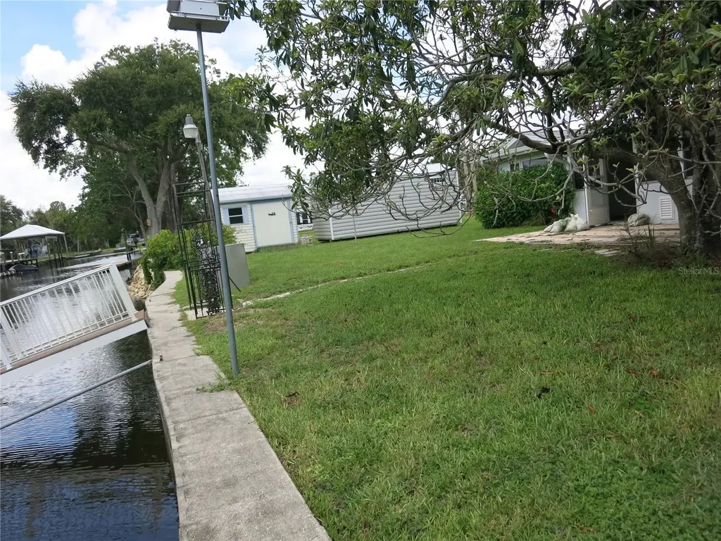 3896 N Seminole Point Crystal River FL 34428