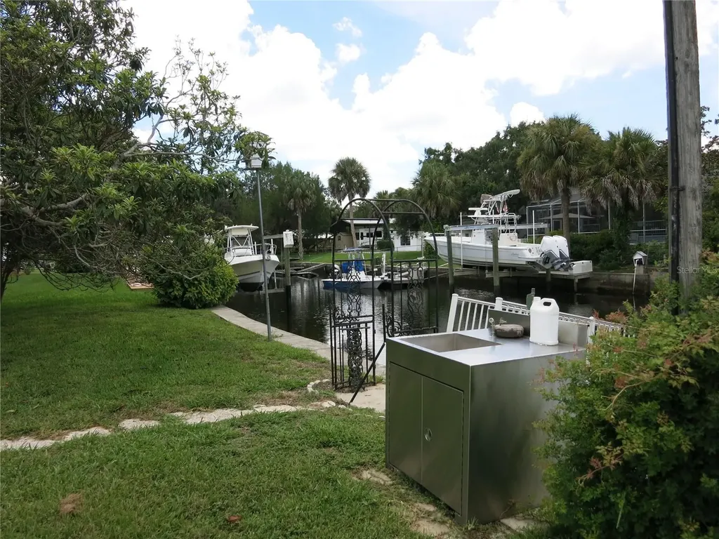 3896 N Seminole Point Crystal River FL 34428