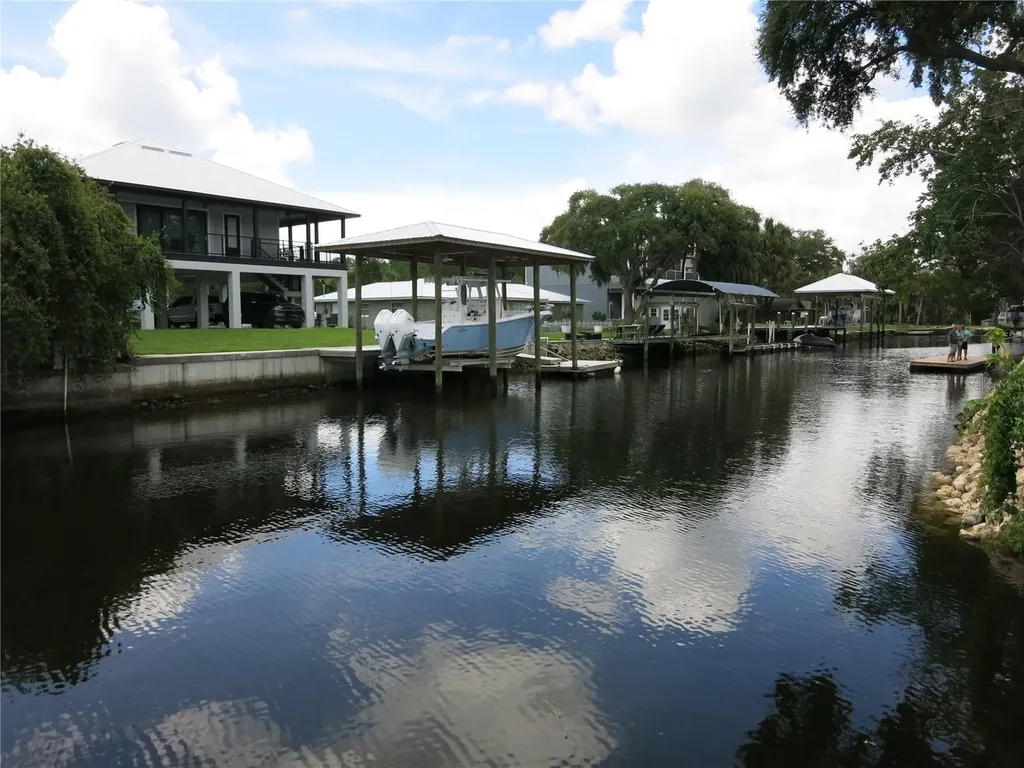 3896 N Seminole Point Crystal River FL 34428