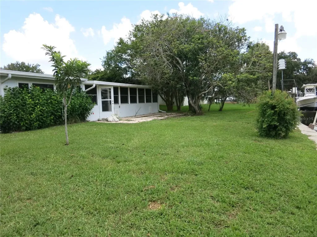3896 N Seminole Point Crystal River FL 34428