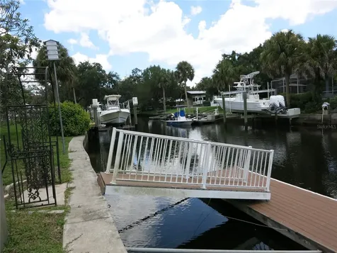 3896 N Seminole Point Crystal River FL 34428