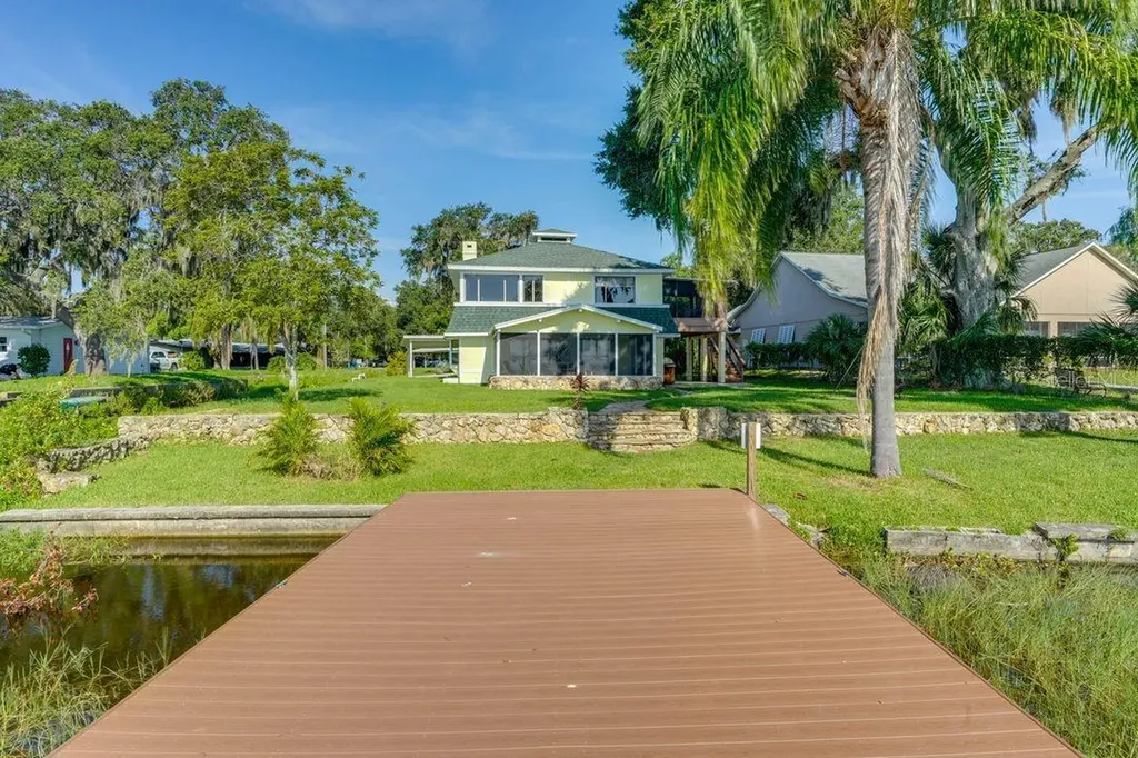 900 N Harbor Terrace Tavares FL 32778