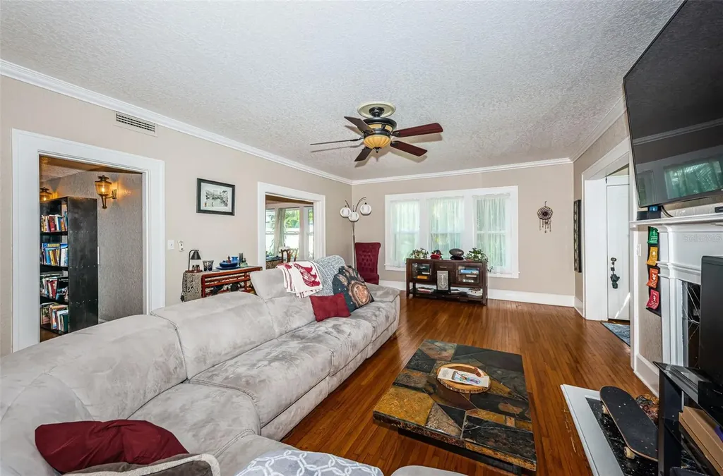 3730 Foster Hill Drive N St Petersburg FL 33704
