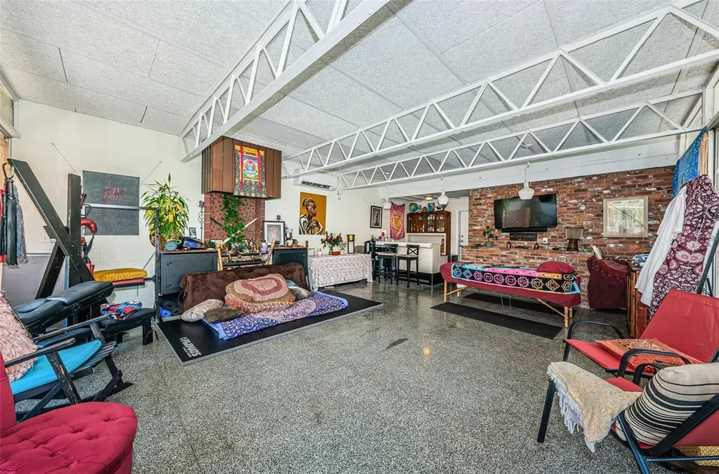 3730 Foster Hill Drive N St Petersburg FL 33704