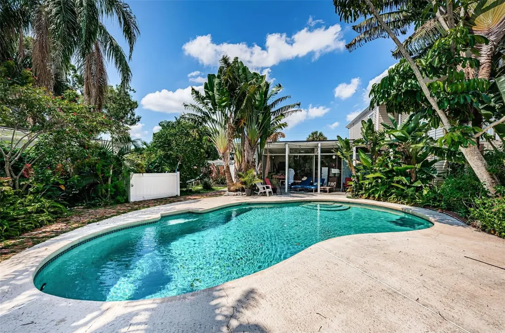 3730 Foster Hill Drive N St Petersburg FL 33704