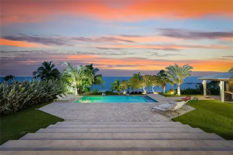 Beach Village #8 Carr 200 Km 3.1 Vieques PR 00765