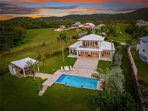 Beach Village #8 Carr 200 Km 3.1 Vieques PR 00765