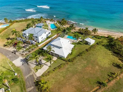 Beach Village #8 Carr 200 Km 3.1 Vieques PR 00765