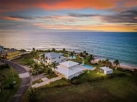 Beach Village #8 Carr 200 Km 3.1 Vieques PR 00765
