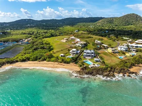 Beach Village #8 Carr 200 Km 3.1 Vieques PR 00765