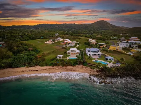 Beach Village #8 Carr 200 Km 3.1 Vieques PR 00765