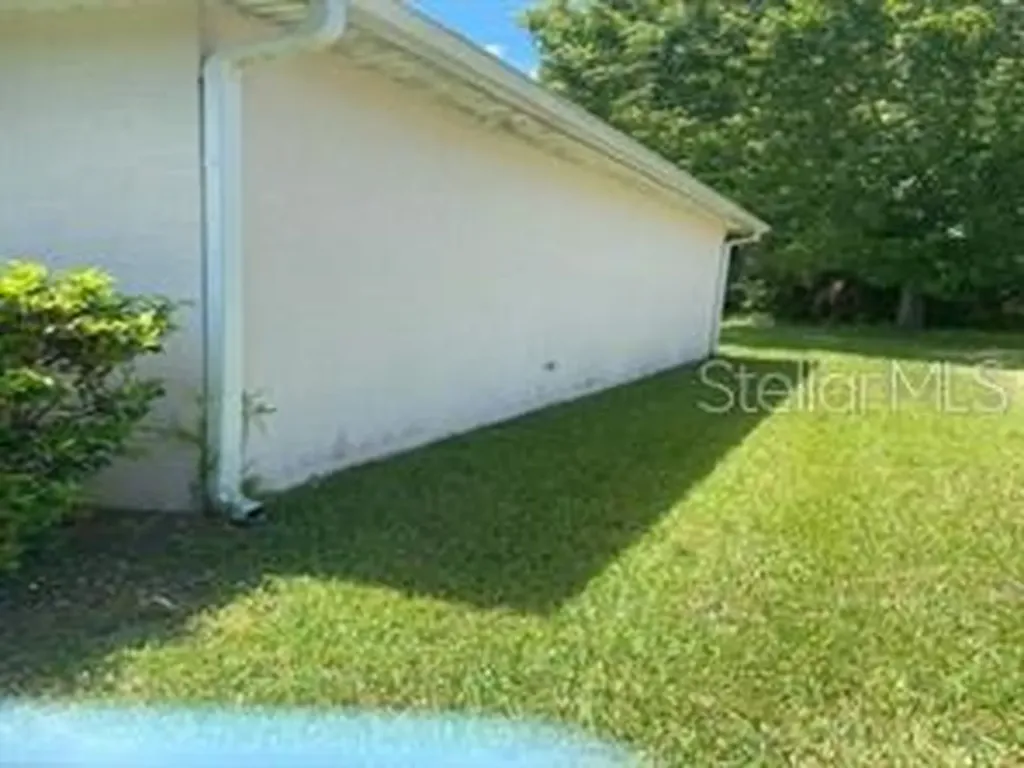44 Pinetree Drive Palm Coast FL 32164
