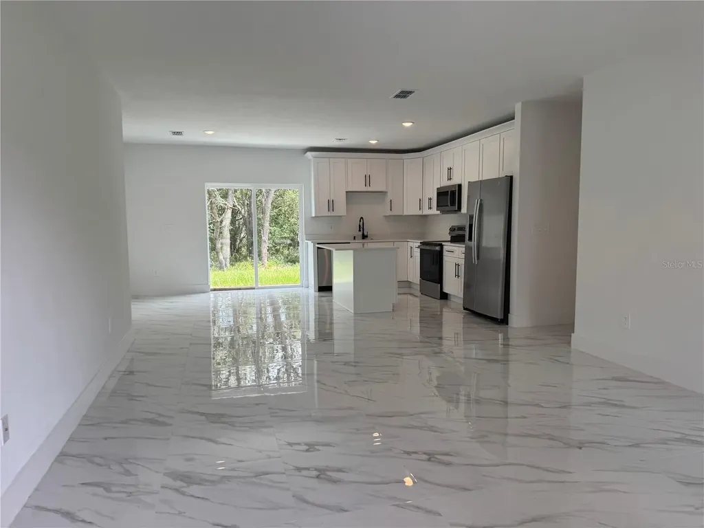 2007 W Hamshire Boulevard Dunnellon FL 34434