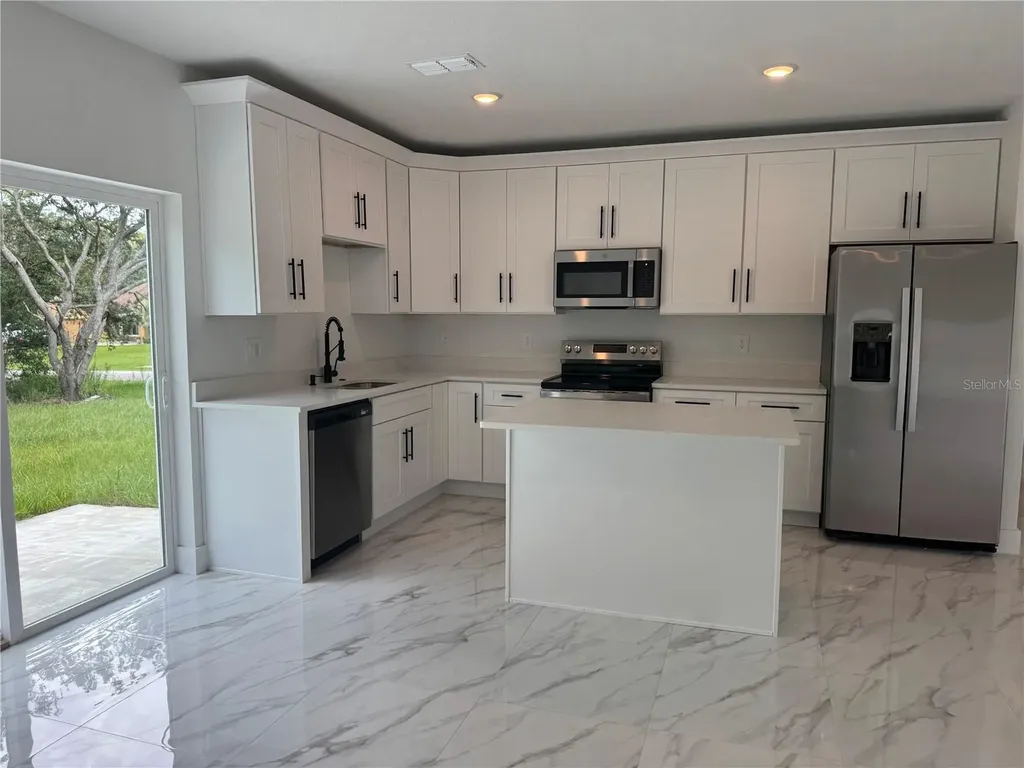 2007 W Hamshire Boulevard Dunnellon FL 34434