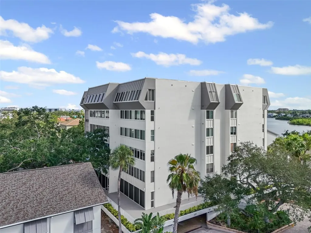 1255 E Peppertree Drive Sarasota FL 34242