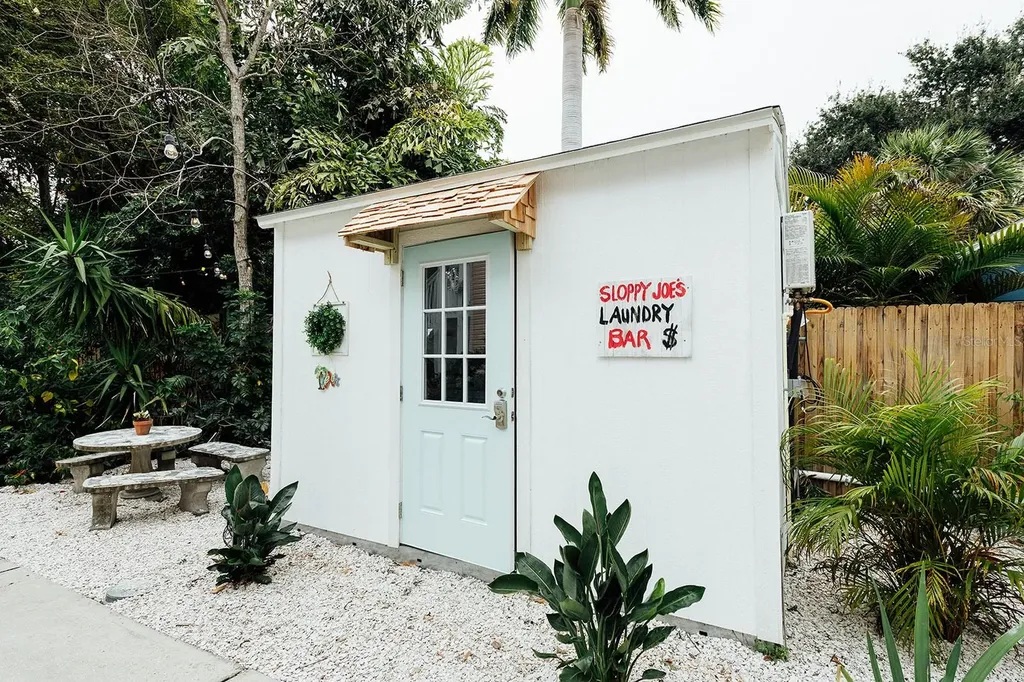 809 10th Avenue N St Petersburg FL 33701