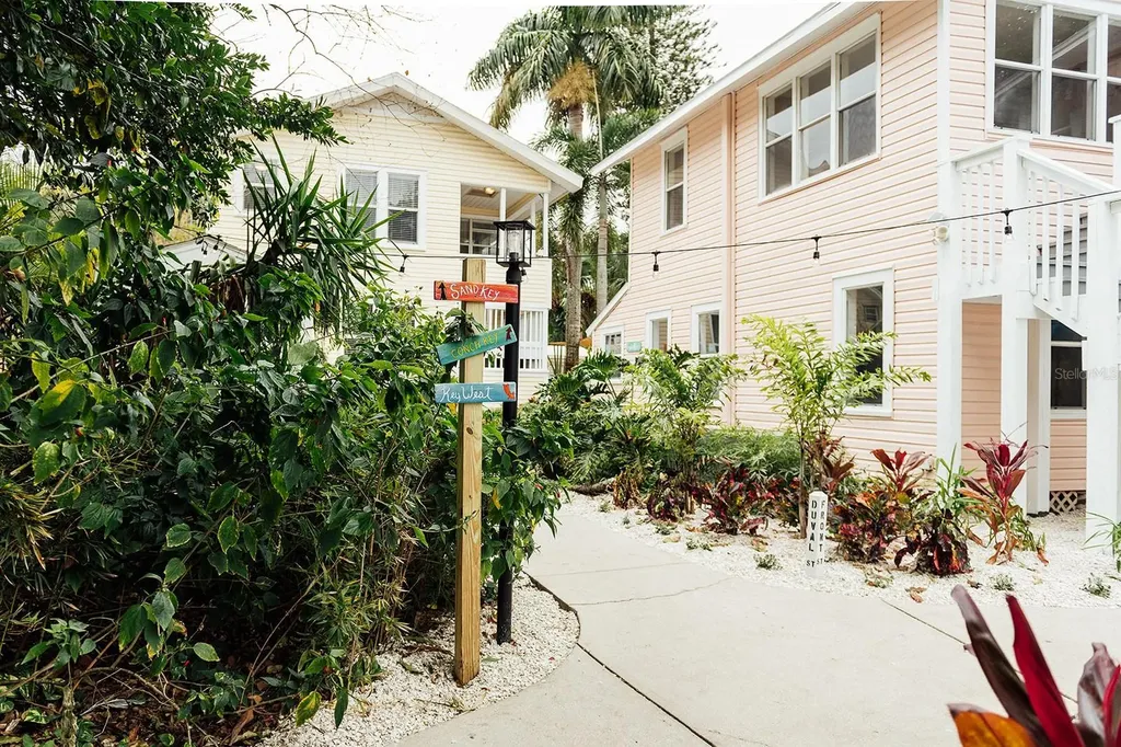 809 10th Avenue N St Petersburg FL 33701