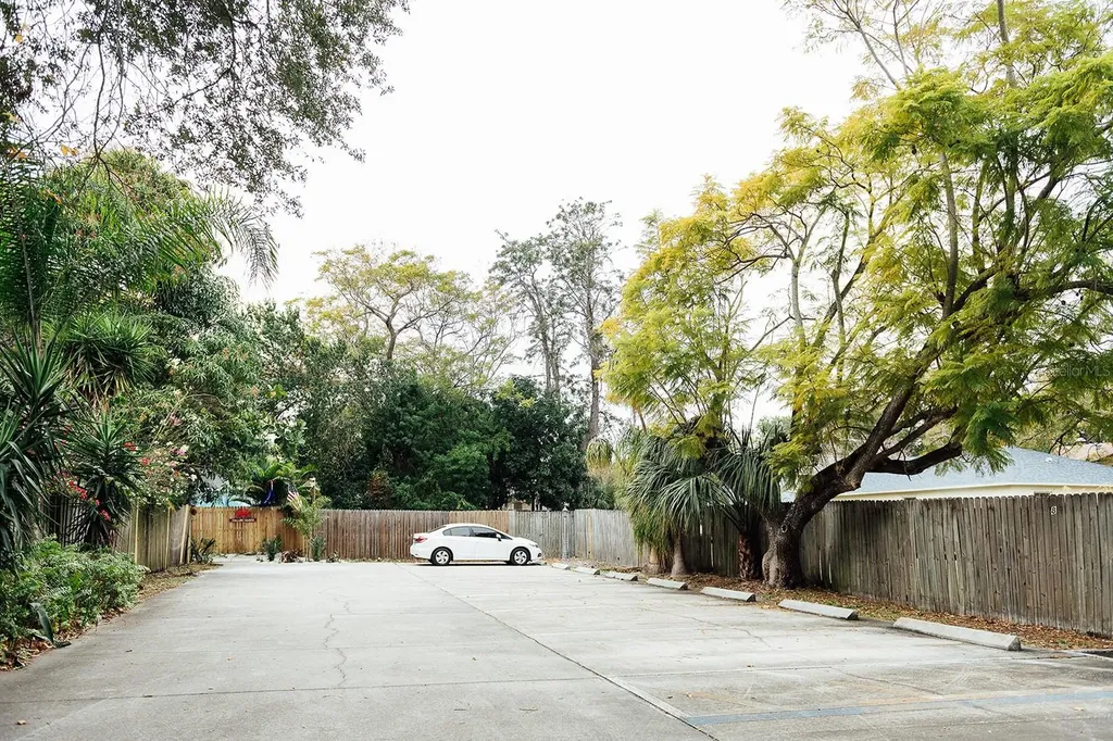 809 10th Avenue N St Petersburg FL 33701
