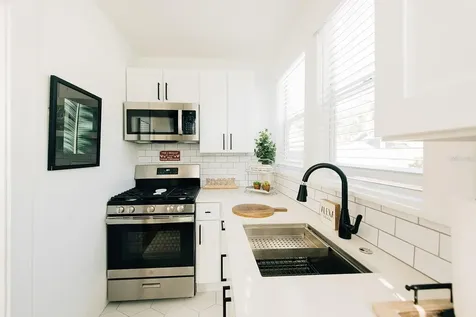 809 10th Avenue N St Petersburg FL 33701
