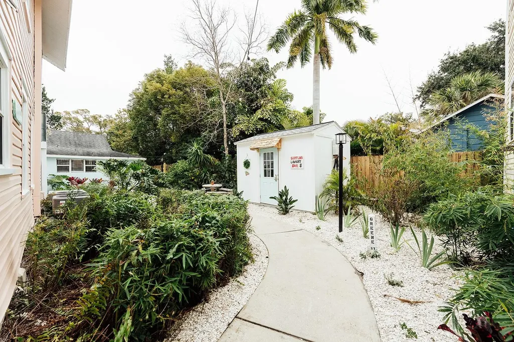 809 10th Avenue N St Petersburg FL 33701