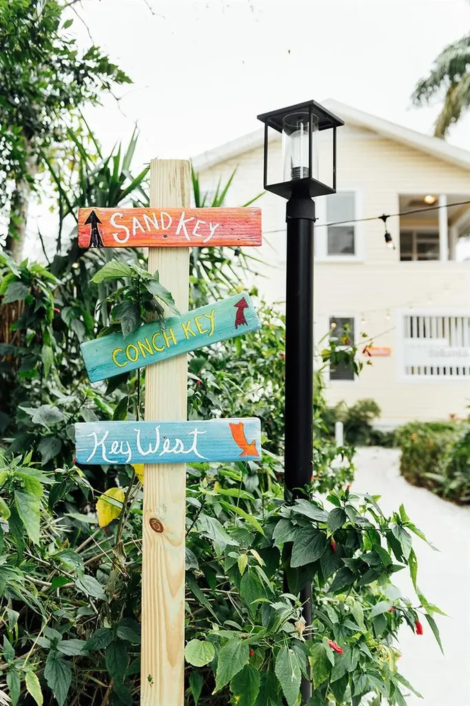 809 10th Avenue N St Petersburg FL 33701