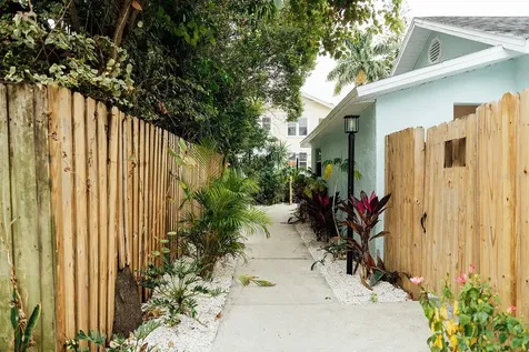 809 10th Avenue N St Petersburg FL 33701