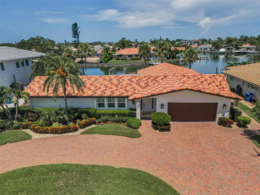 2057 Kansas Avenue NE St Petersburg FL 33703