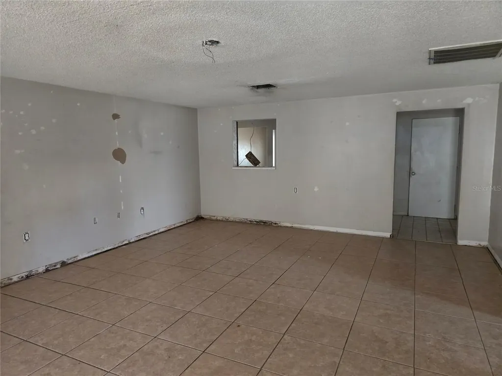 6124 11th Street Zephyrhills FL 33542