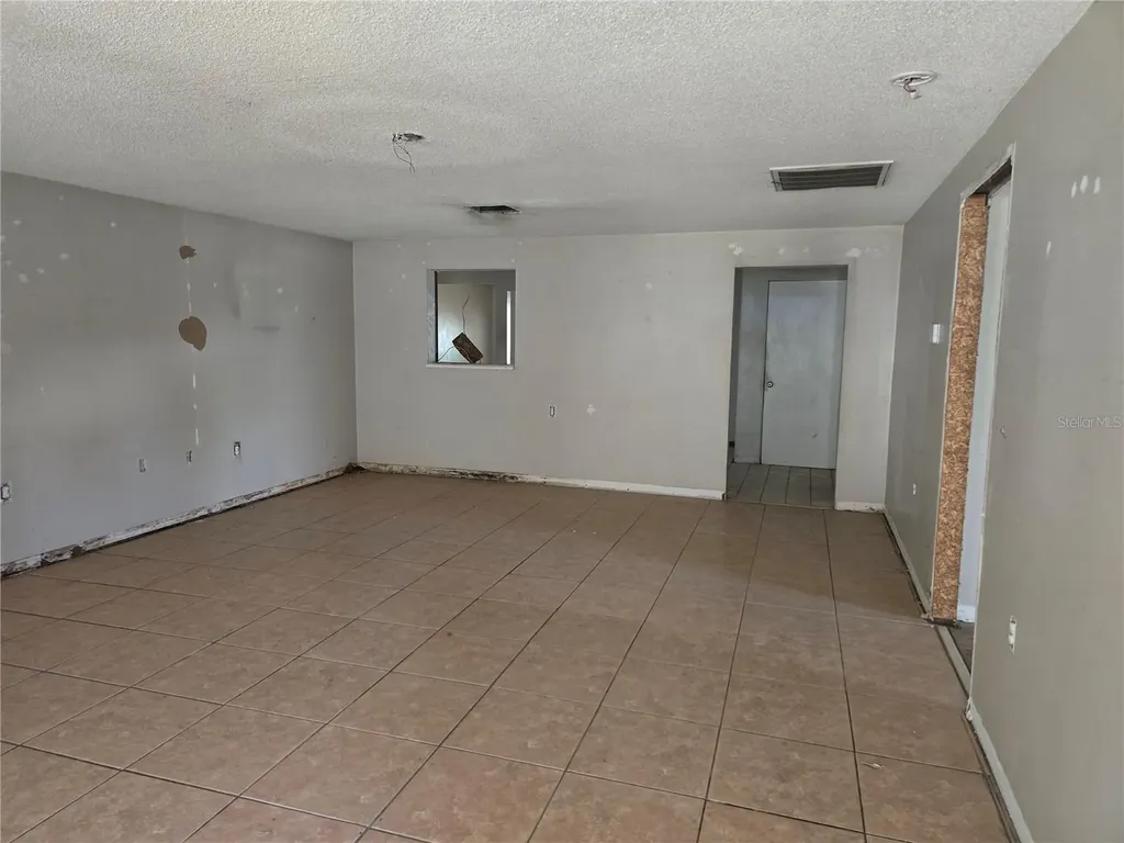 6124 11th Street Zephyrhills FL 33542