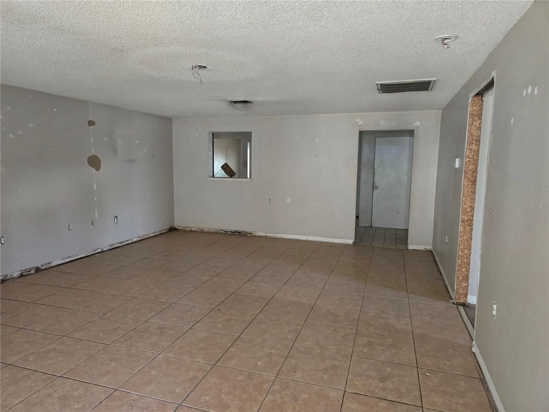 6124 11th Street Zephyrhills FL 33542