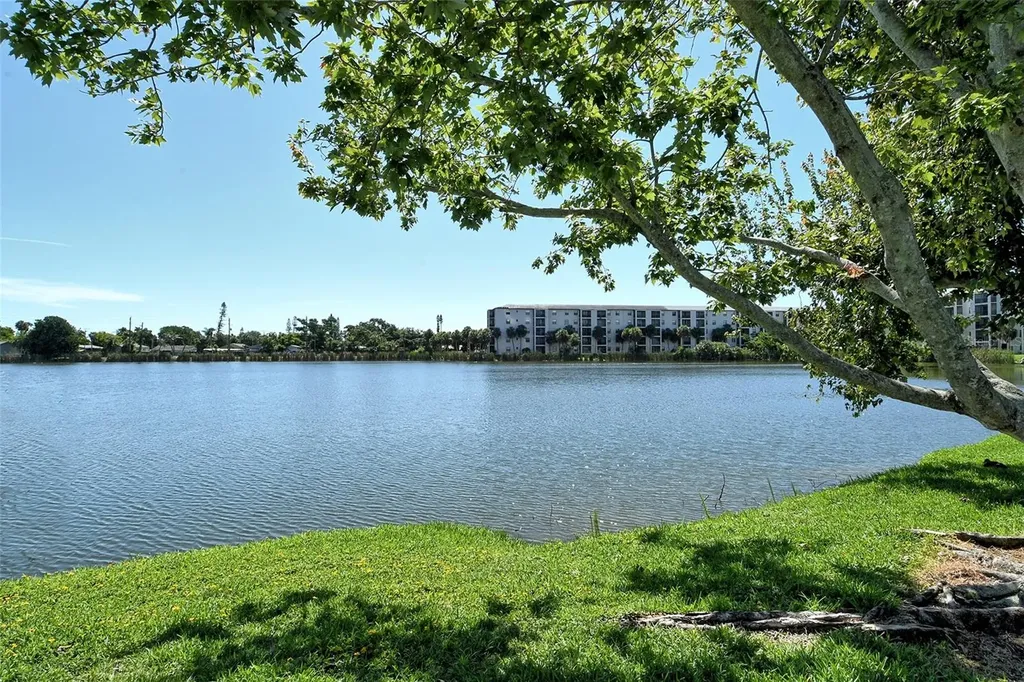 4130 Heron Way Bradenton FL 34205