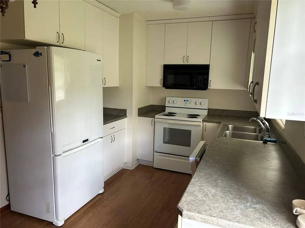 24121 Armadillo Road Astor FL 32102