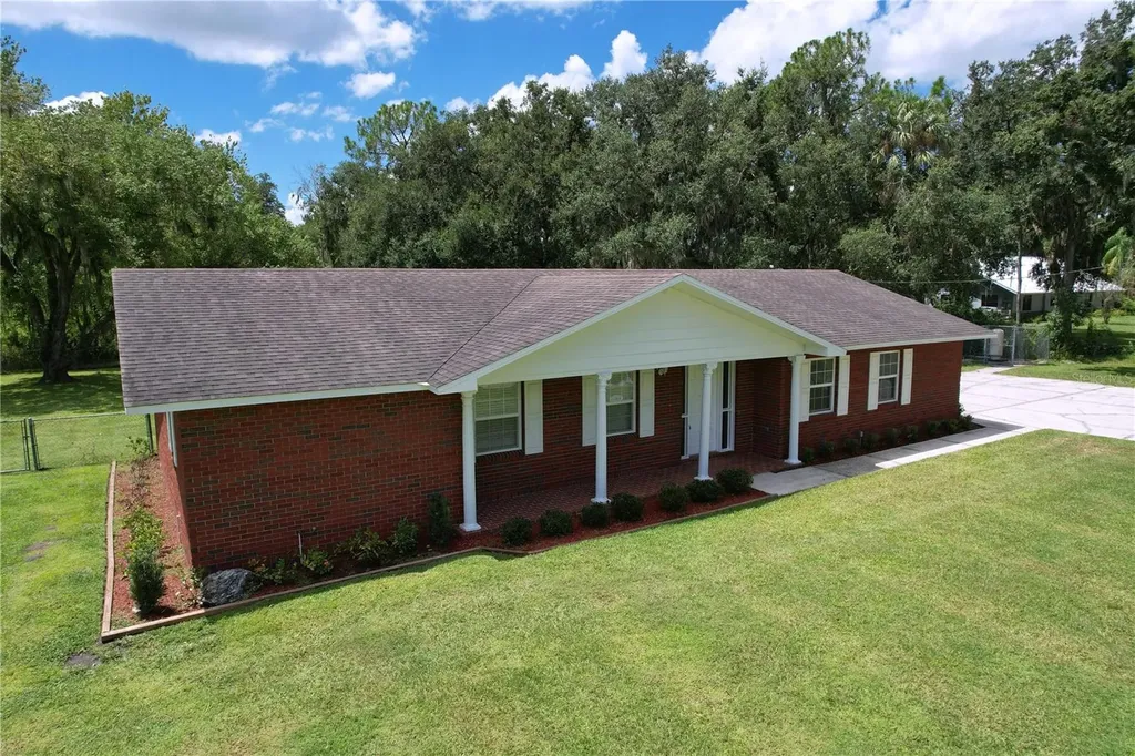 1405 Knights Griffin Road Plant City FL 33565