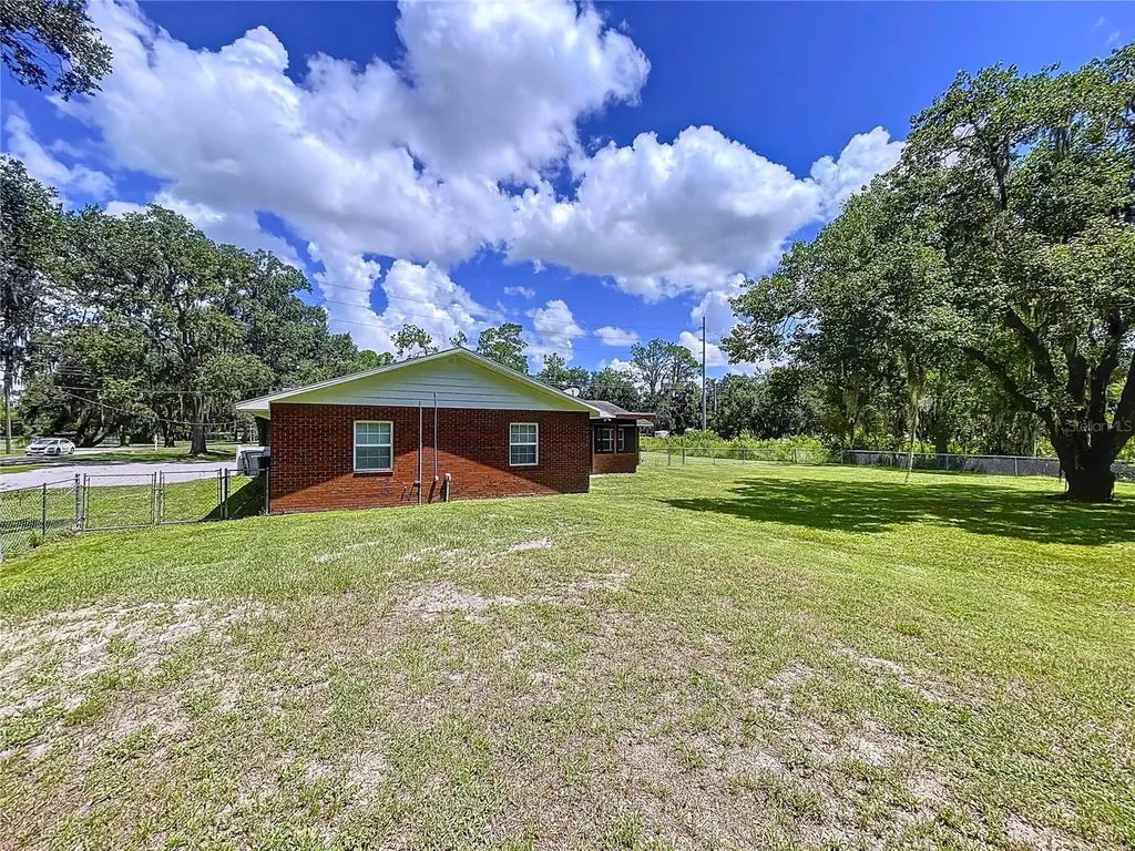 1405 Knights Griffin Road Plant City FL 33565