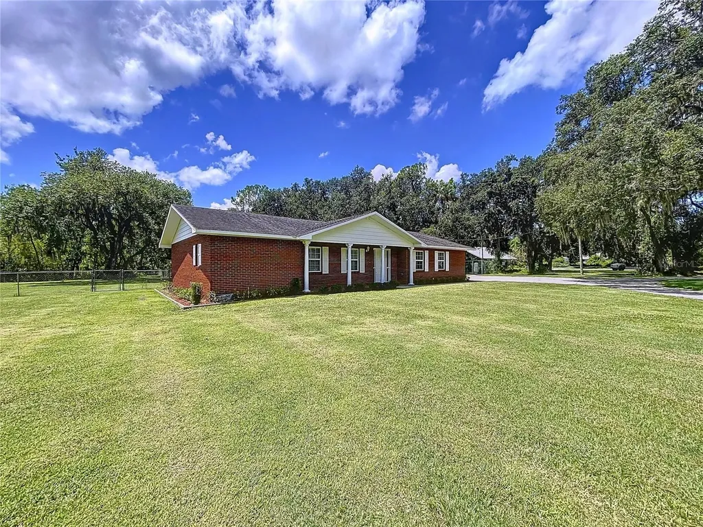 1405 Knights Griffin Road Plant City FL 33565