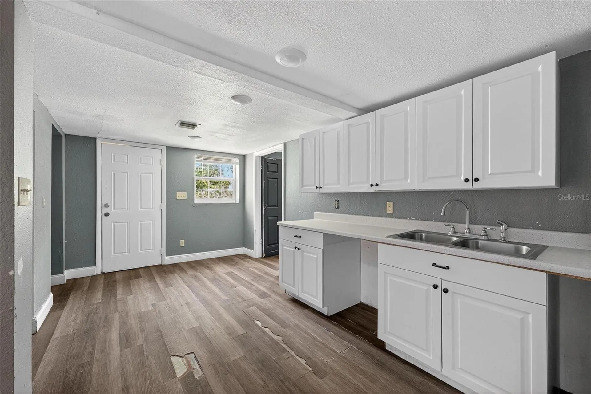 1257 N Pine Hills Road Orlando FL 32808