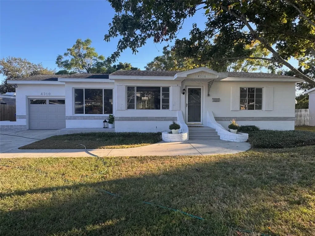 4310 Yardley Avenue N St Petersburg FL 33713