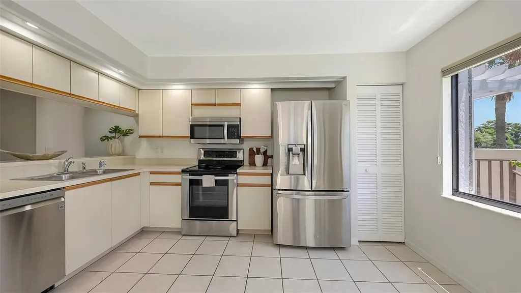 5223 Heron Way Sarasota FL 34231