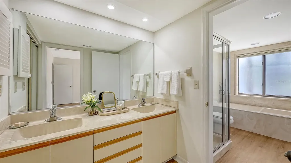 5223 Heron Way Sarasota FL 34231