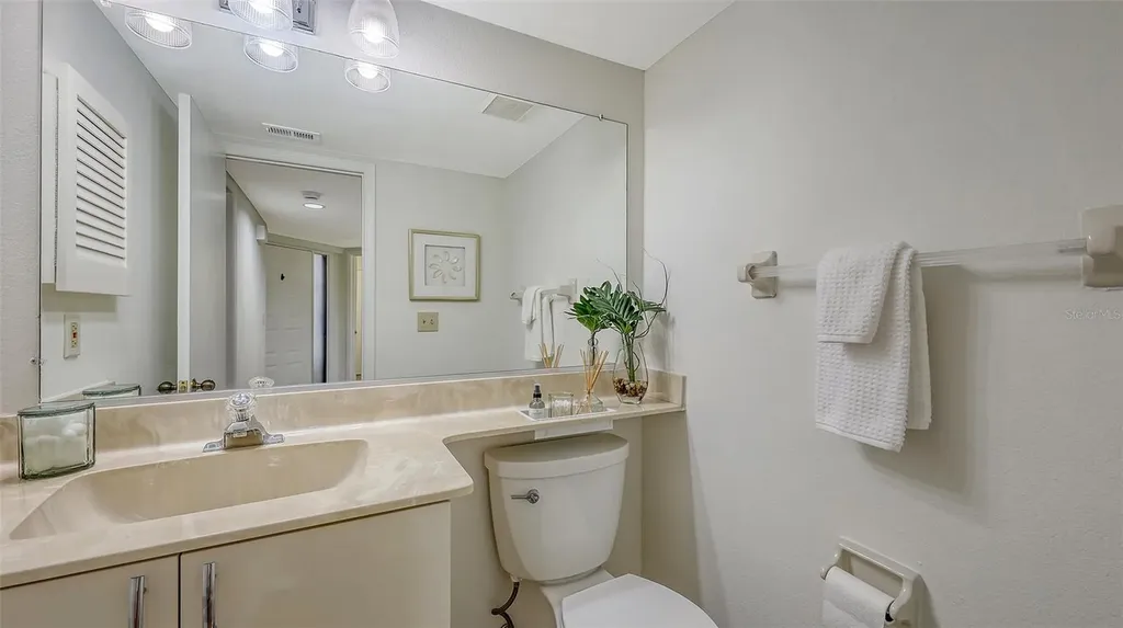 5223 Heron Way Sarasota FL 34231