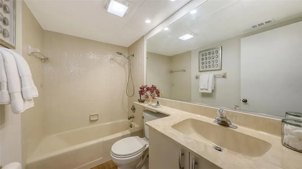 5223 Heron Way Sarasota FL 34231