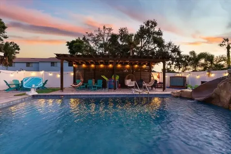 2704 49th Avenue W Bradenton FL 34207