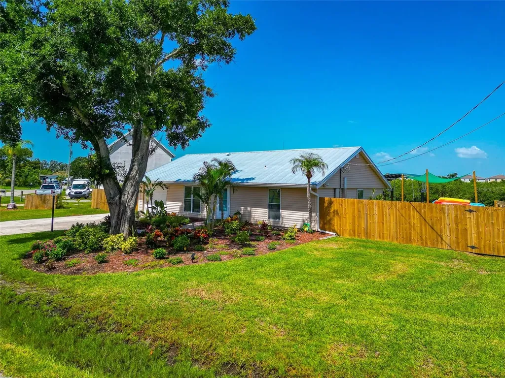 2306 41st Street E Bradenton FL 34208