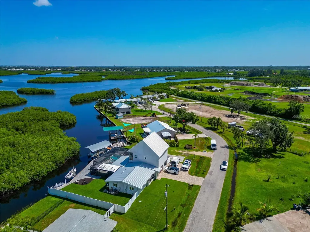 2306 41st Street E Bradenton FL 34208