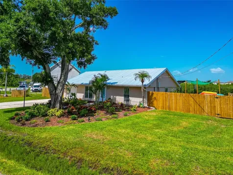 2306 41st Street E Bradenton FL 34208