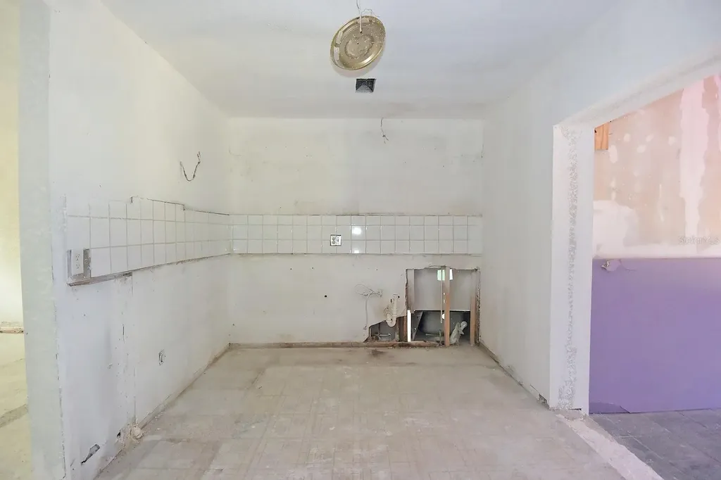 2810 W Van Buren Street Inverness FL 34453