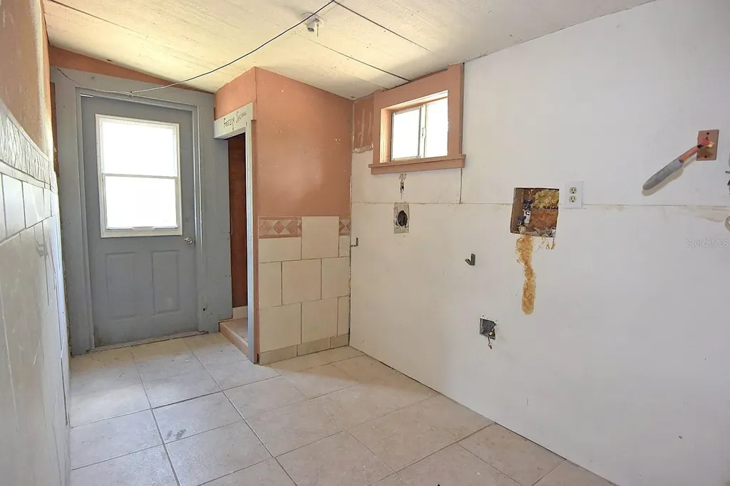 2810 W Van Buren Street Inverness FL 34453